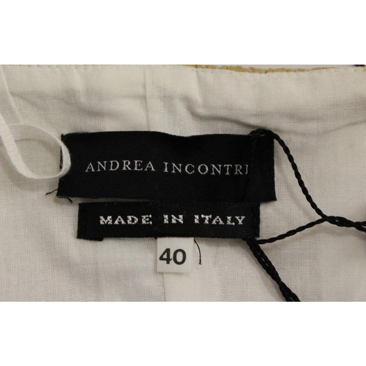 بلوزة أندريا إنكونتري الحصرية المصنوعة من الحرير المخلوط باللون البيج بدون أكتاف