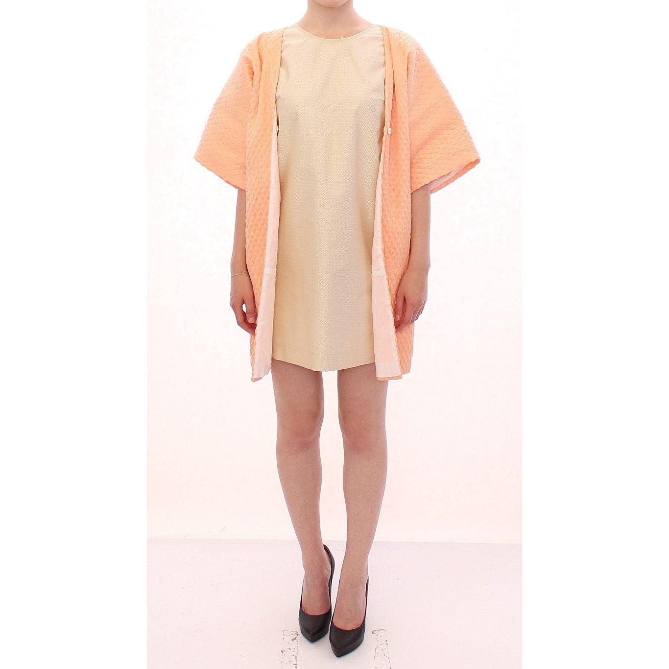 معطف أندريا إنكونتري الأنيق المصنوع من مزيج الحرير باللون الوردي بأكمام قصيرة