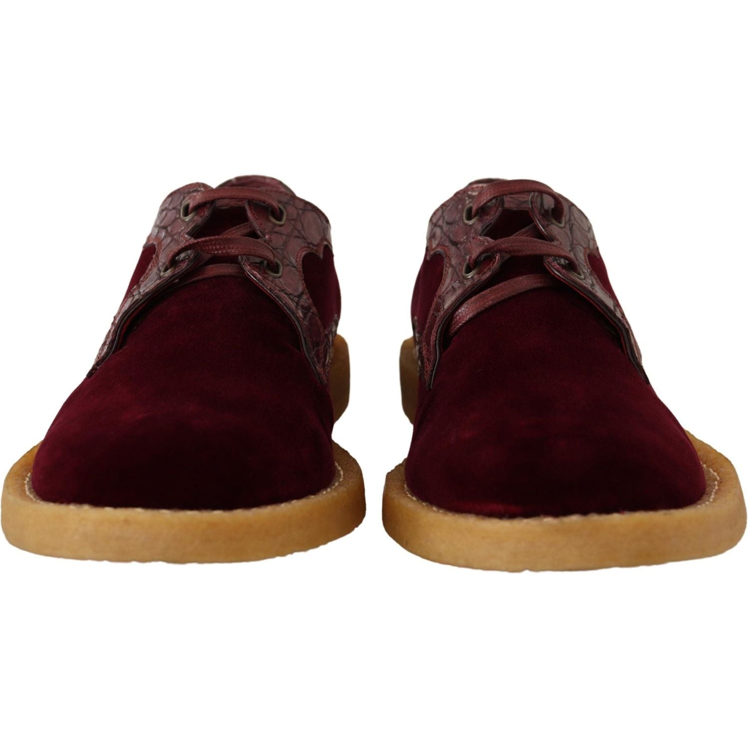 حذاء دولتشي آند غابانا الأنيق المصنوع من المخمل والجلد الفاخر