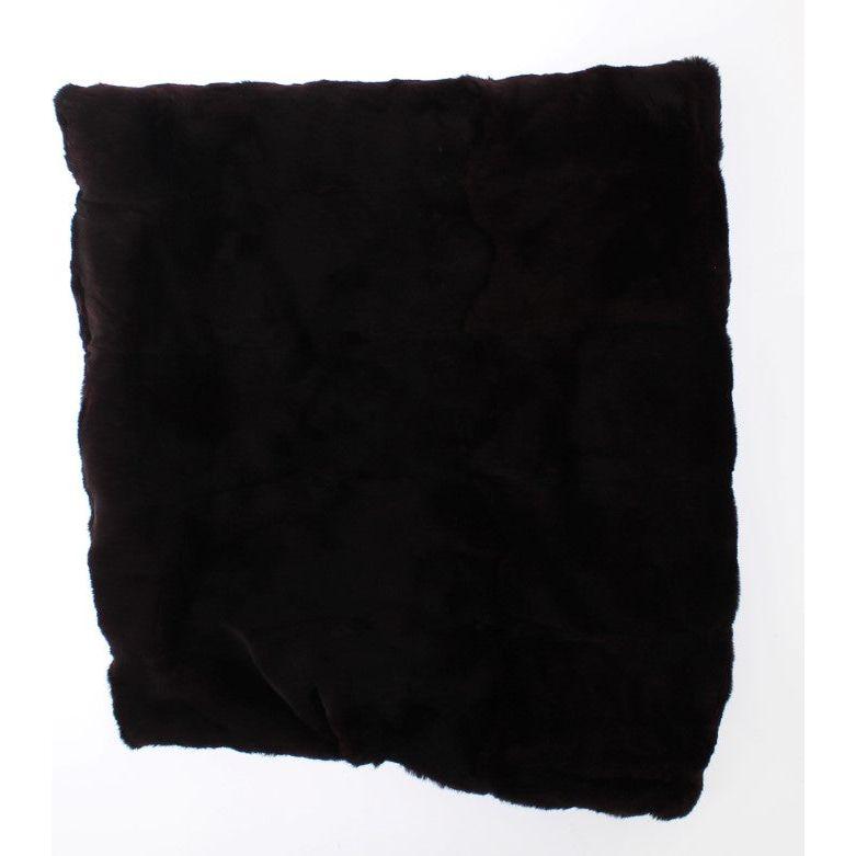 وشاح بغطاء رأس من فرو ابن عرس باللون الأرجواني من دولتشي آند غابانا