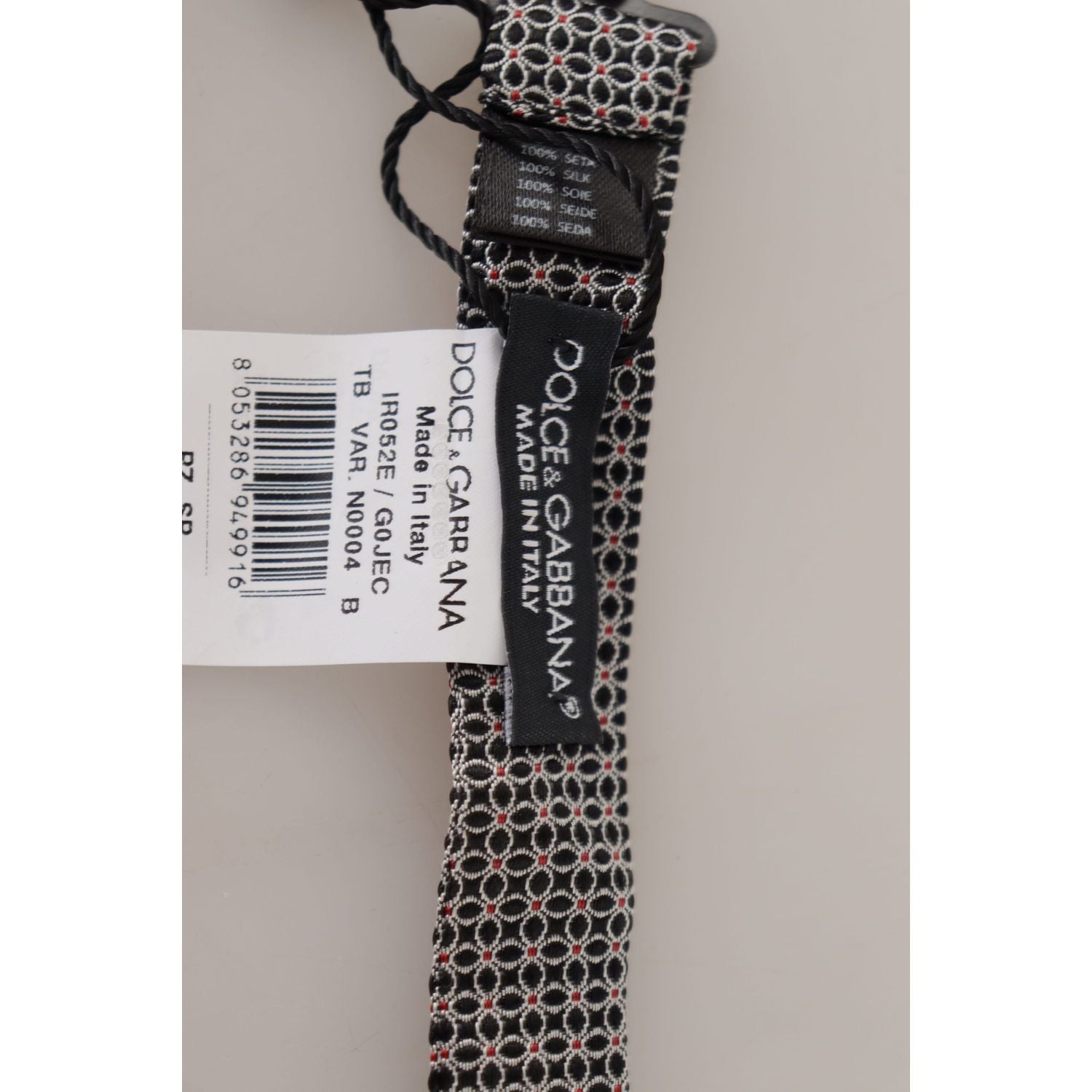 ربطة عنق أنيقة من الحرير الأسود من دولتشي آند غابانا