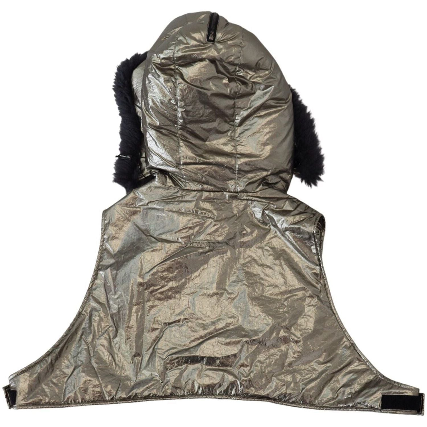 قبعة دولتشي آند غابانا الأنيقة باللون الفضي لتغطية الرأس بالكامل