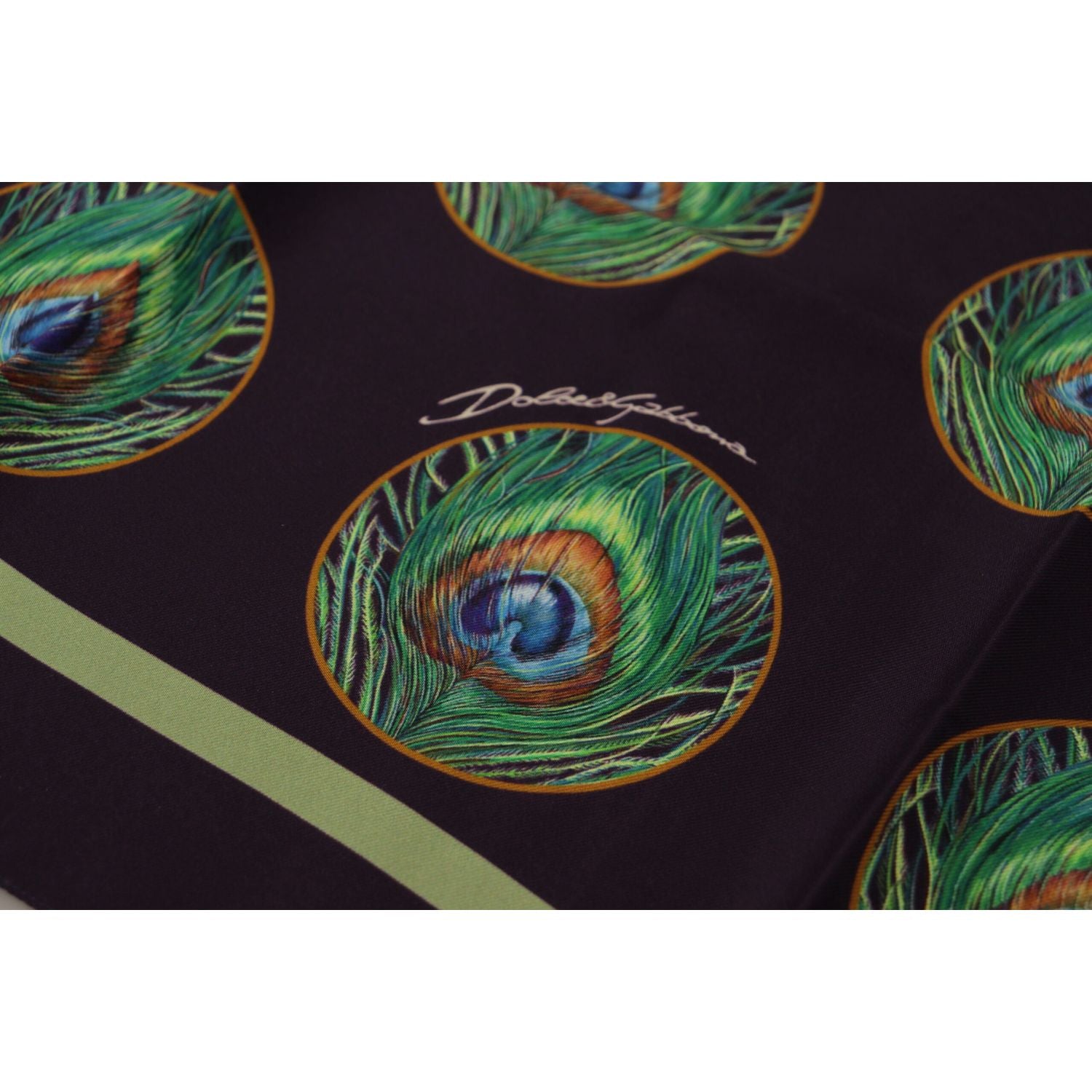 وشاح مربع أنيق من الحرير من دولتشي آند غابانا