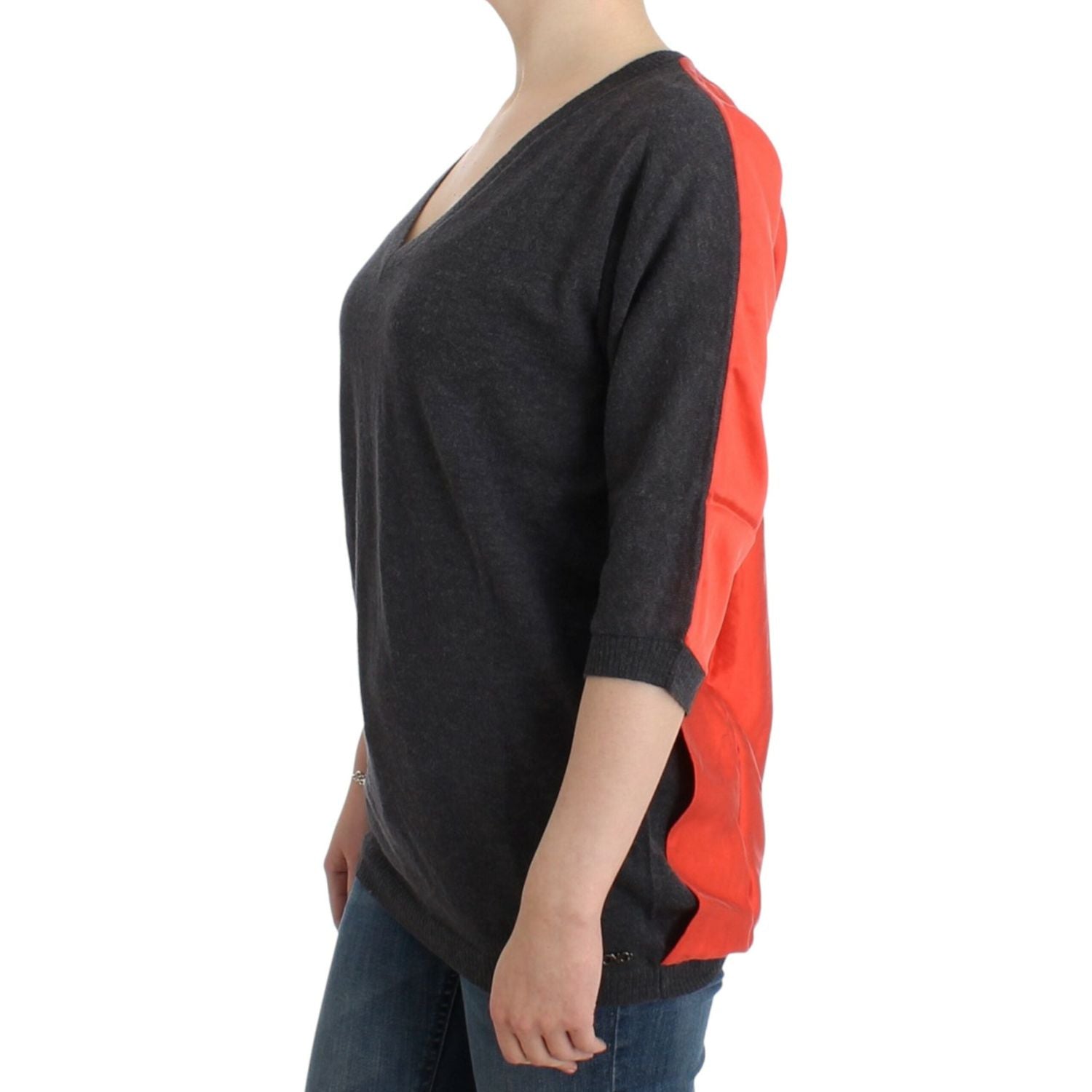 سترة قصيرة الأكمام من مزيج الألبكة بفتحة رقبة على شكل حرف V من Costume National Chic