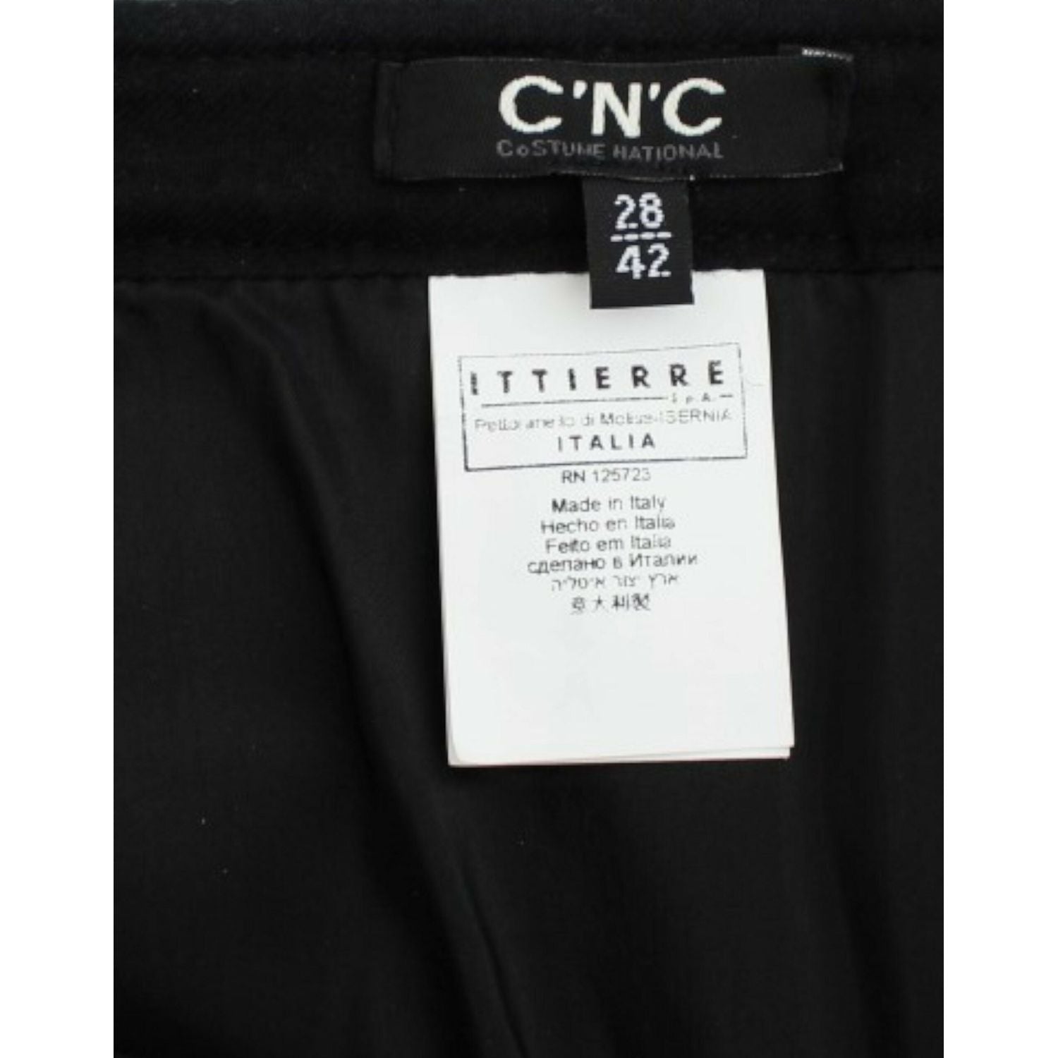 تنورة قصيرة منقوشة من مجموعة ناشونال شيك لتتألقي في النهار والليل