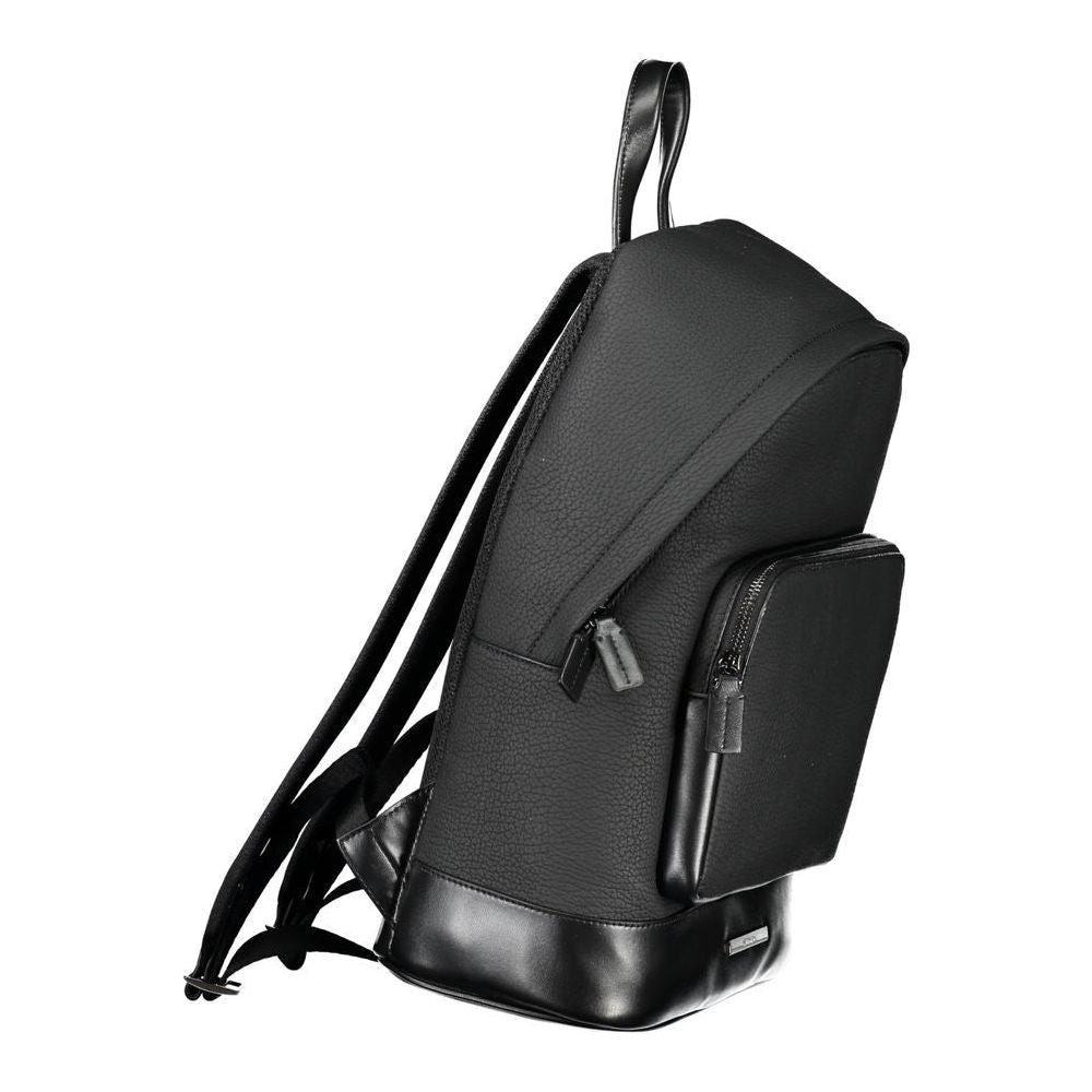 Front view with bag zipped and handles upright.