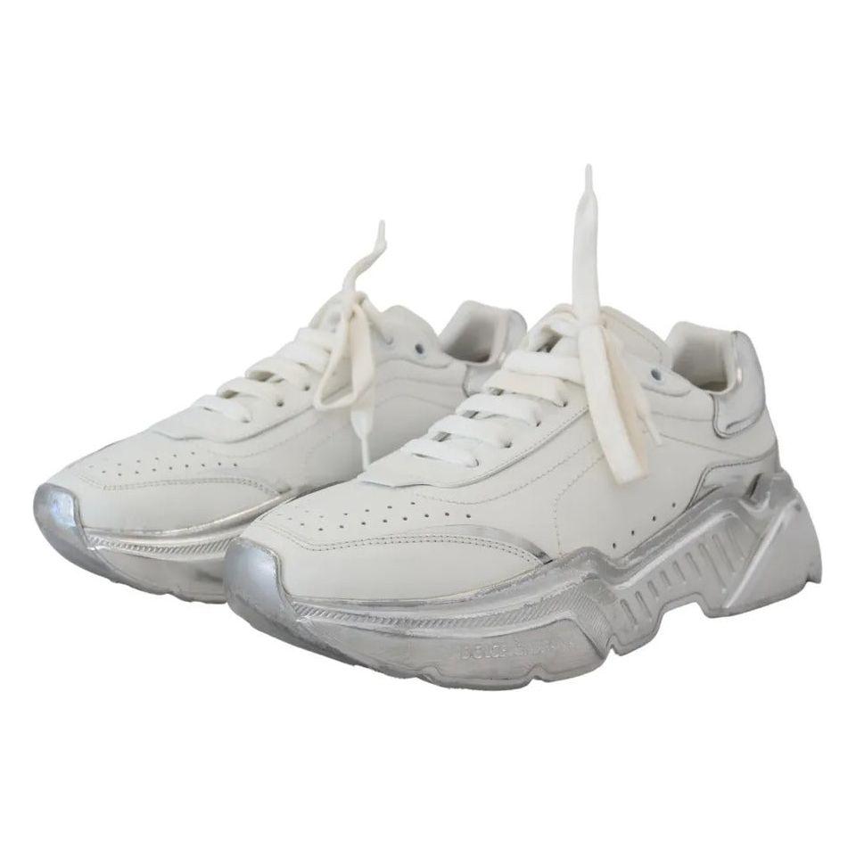 حذاء رياضي نسائي من دولتشي آند غابانا دايماستر باللون الأبيض والفضي من الجلد