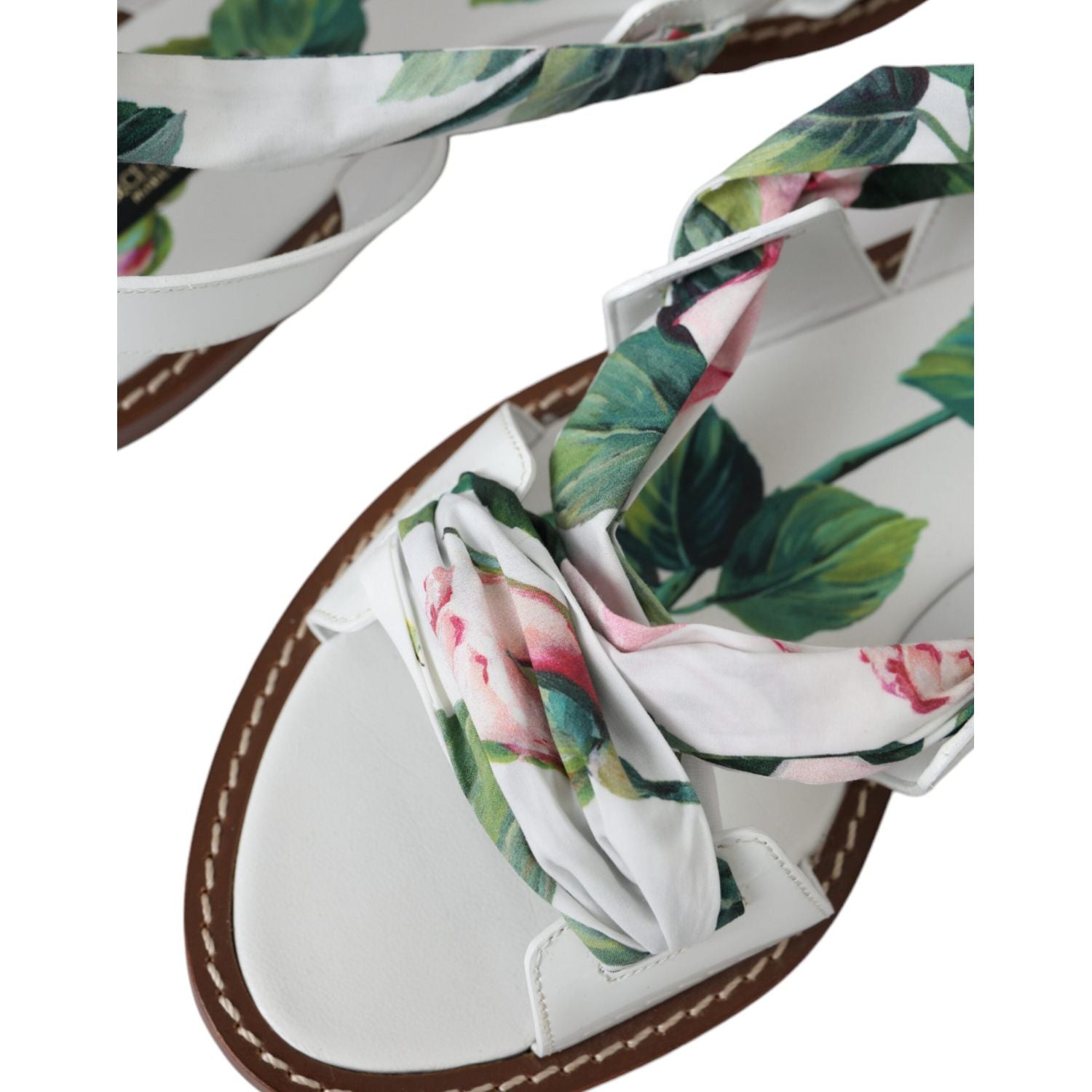 صندل دولتشي آند غابانا متعدد الألوان بطبعات الأزهار حول الكاحل