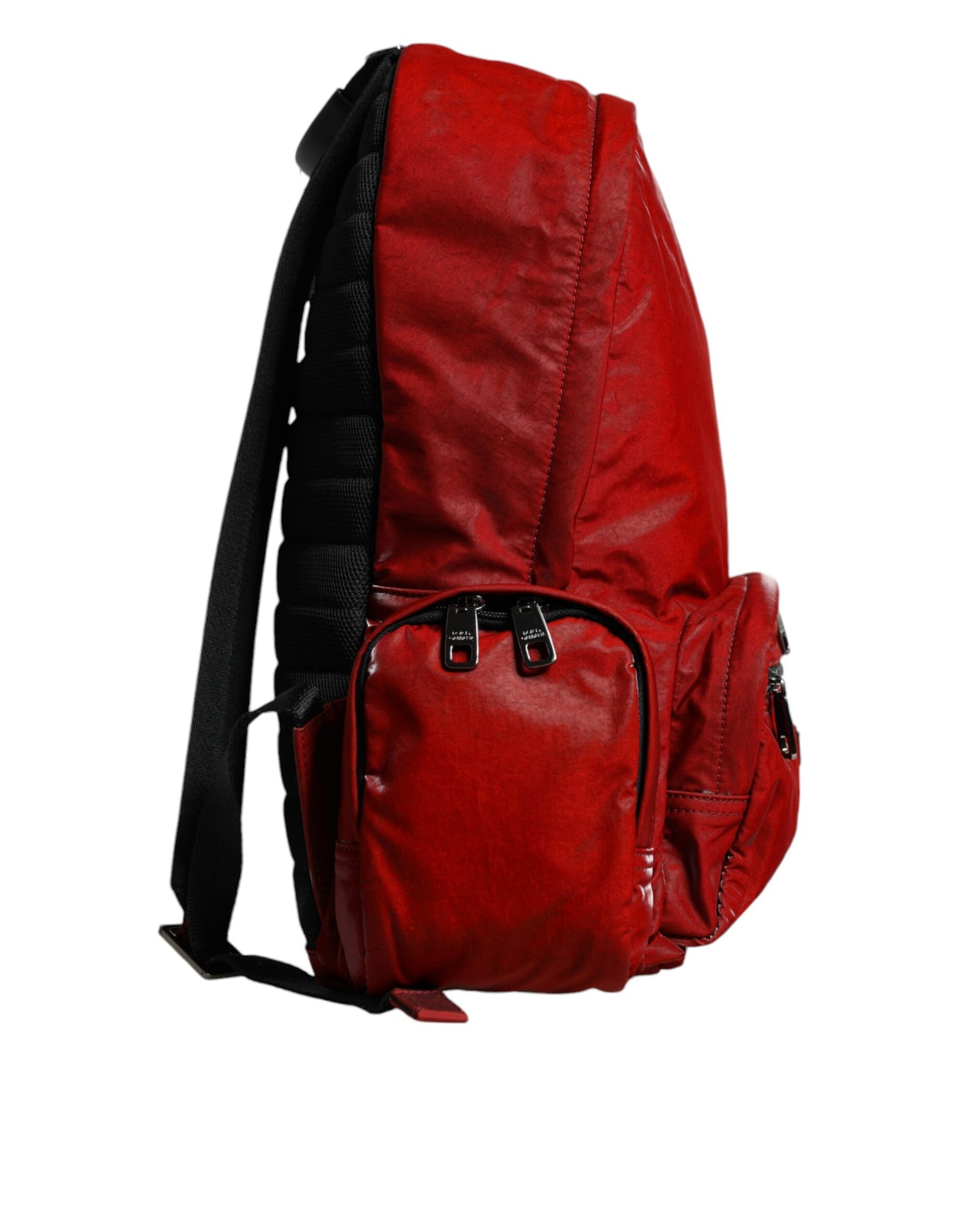 Front view with bag zipped and handles upright.