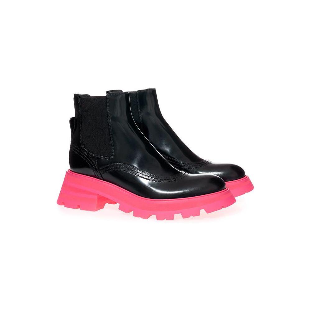 حذاء أنيق من الجلد الأسود من ألكسندر ماكوين